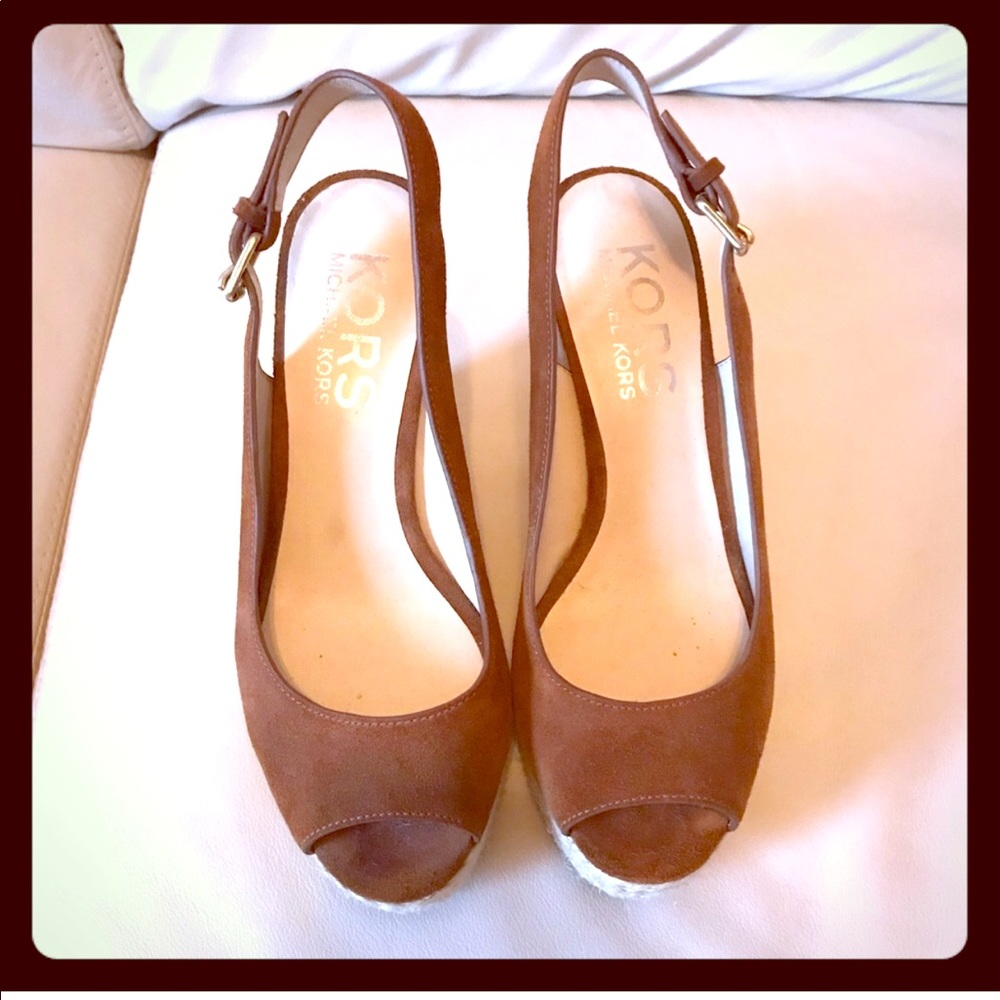 Kors Michael Kors Wedge Sandal. - Picture 4 of 11